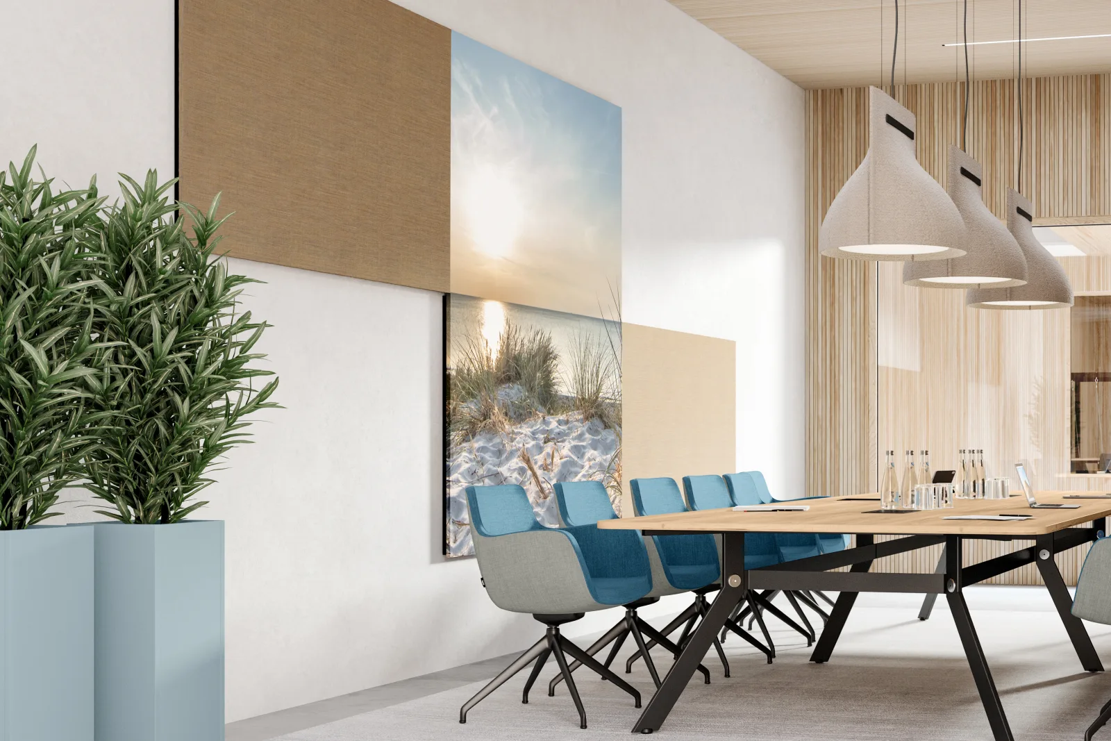 Besprechungsraum mit Wandabsorbern in Sand und Beige, einer davon mit Dünenmotiv bedruckt, dazu Akustikleuchten über dem Konferenztisch