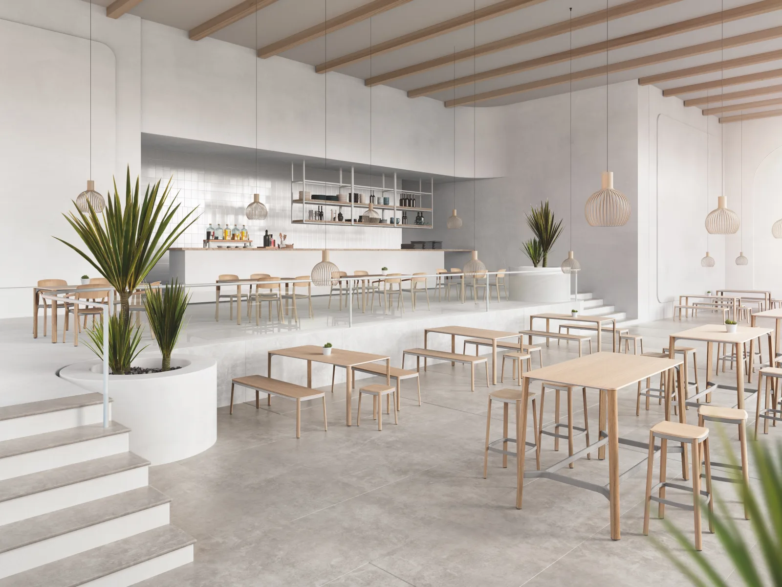 Betriebsrestaurant mit Holztischen, Bänken, Hockern und Stehtischen, im Hintergrund die Ausgabetheke