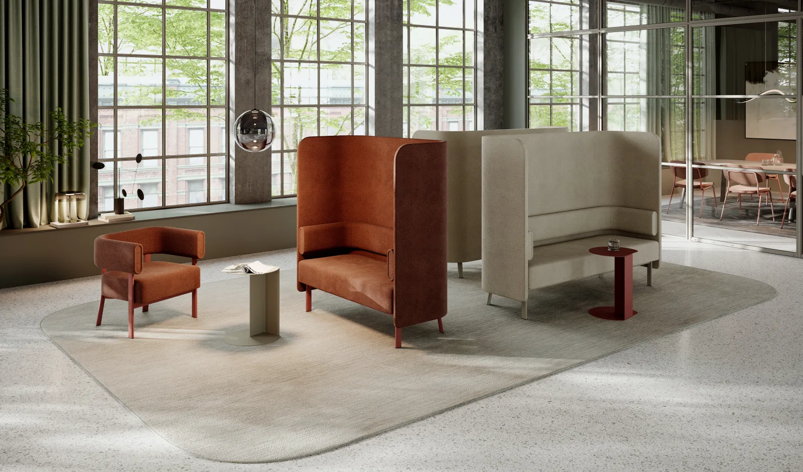 Hochlehner-Sofas mit hohen Seitenwänden als abgeschirmte Sitznischen, dazu ein Sessel und Beistelltische
